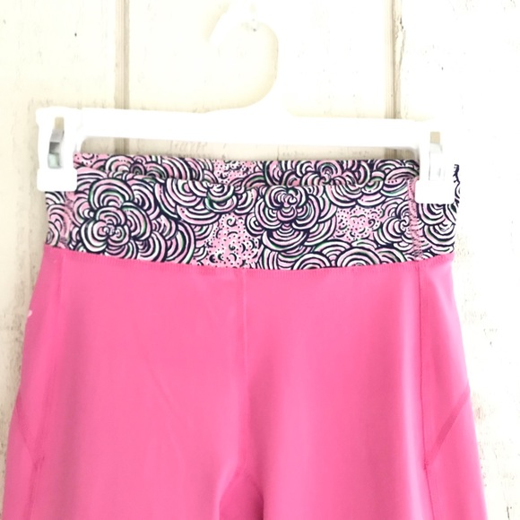 Lily Pulitzer Pink Cropped Capri Yoga leggings. - Picture 3 of 8